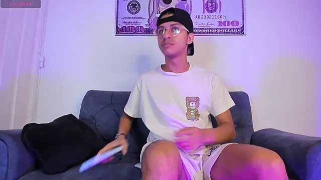 Victor LatinBoy online show from April 21, 2026, 11:38 am