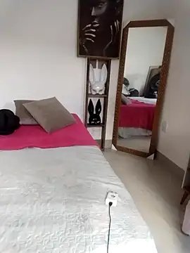 mellzinhacasada online show from April 20, 2026, 8:21 pm