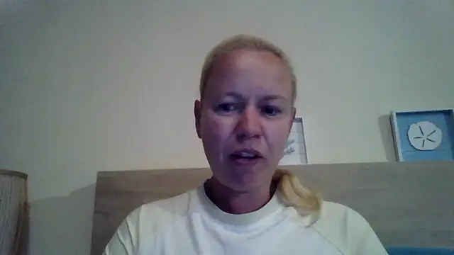 jennyblondeuk online show from April 18, 2026, 7:07 pm