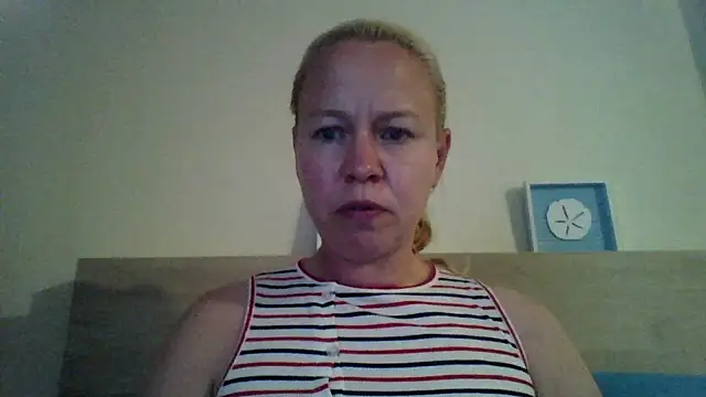 jennyblondeuk online show from April 19, 2026, 6:10 pm