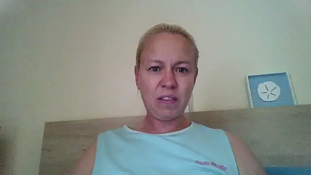 jennyblondeuk online show from April 21, 2026, 5:06 pm