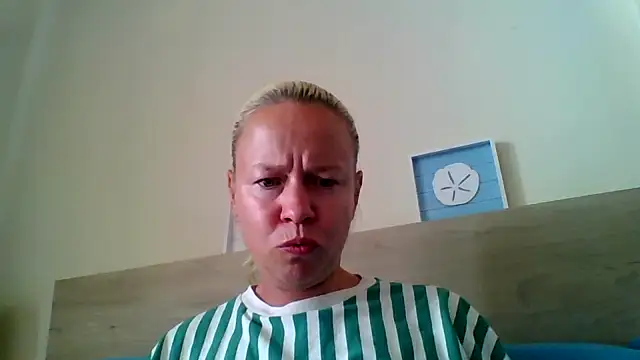 Snapshot of jennyblondeuk chatting on May 10, 2026, 1:49 pm jennyblondeuk online show from May 10, 2026, 1:49 pm