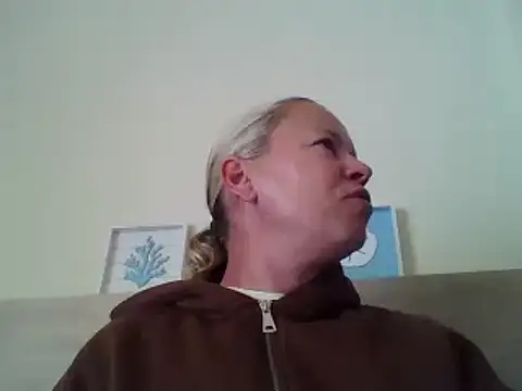 Snapshot of jennyblondeuk chatting on May 17, 2026, 5:20 pm jennyblondeuk online show from May 17, 2026, 5:20 pm