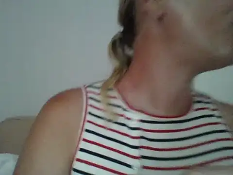 Snapshot of jennyblondeuk chatting on May 28, 2026, 4:37 pm jennyblondeuk online show from May 28, 2026, 4:37 pm