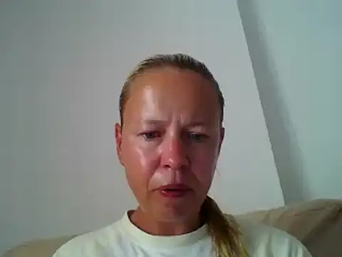 Snapshot of jennyblondeuk chatting on June 6, 2026, 2:44 pm jennyblondeuk online show from June 6, 2026, 2:44 pm