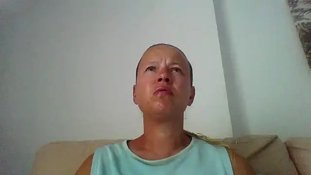 Snapshot of jennyblondeuk chatting on June 9, 2026, 4:40 pm jennyblondeuk online show from June 9, 2026, 4:40 pm