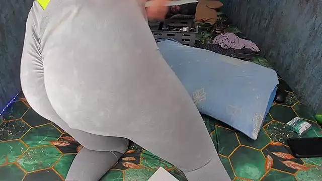 RedAssHottie online show from March 6, 2026, 6:10 am