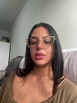 Snapshot of jujuarantes__2026 chatting on February 10, 2026, 1:37 pm jujuarantes 2026 online show from February 10, 2026, 1:37 pm