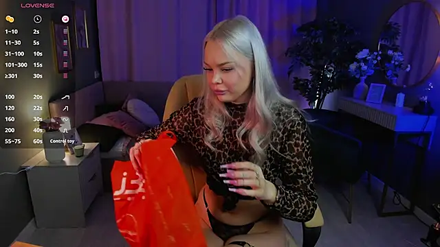 Snapshot of Leslie_Caronn chatting on March 5, 2026, 7:37 am Leslie Caronn online show from March 5, 2026, 7:37 am