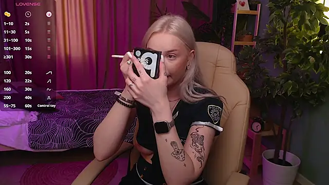 Leslie Caronn online show from April 23, 2026, 7:41 am