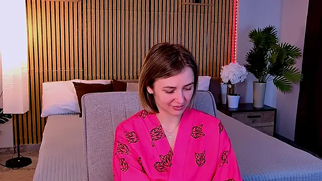 EmeraldGlow online show from April 21, 2026, 2:45 pm