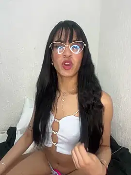 ValentinaEvanz online show from April 18, 2026, 6:45 pm