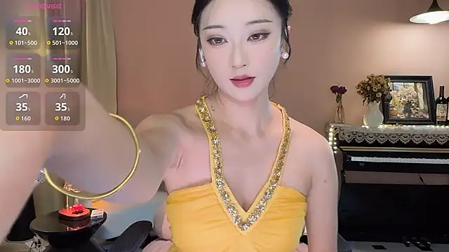 Snapshot of Molly00- chatting on May 18, 2026, 1:35 am Molly00- online show from May 18, 2026, 1:35 am