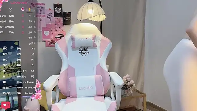 cuteqiqi online show from April 12, 2026, 2:00 pm