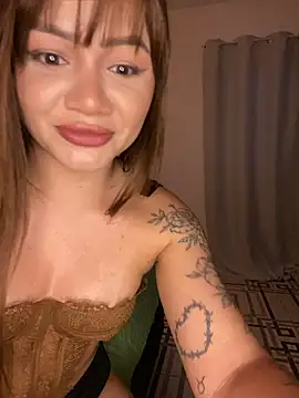 Isisbennett online show from April 8, 2026, 8:53 pm