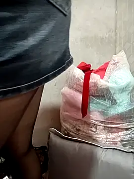 yeutinh00 online show from March 1, 2026, 9:33 am