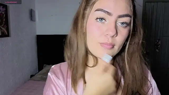 VelourNyx online show from January 6, 2026, 3:43 am