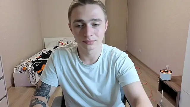 Snapshot of LEO__MILLER chatting on May 19, 2026, 9:54 pm LEO MILLER online show from May 19, 2026, 9:54 pm