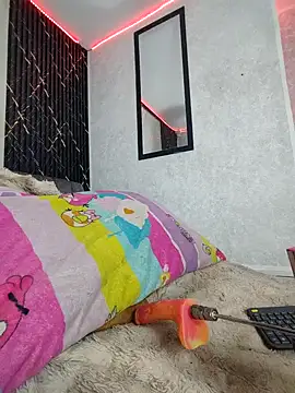 Isis Hot   online show from March 28, 2026, 12:38 pm