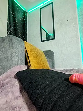 Isis Hot   online show from April 20, 2026, 11:35 am