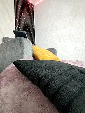 Isis Hot   online show from April 23, 2026, 11:20 am