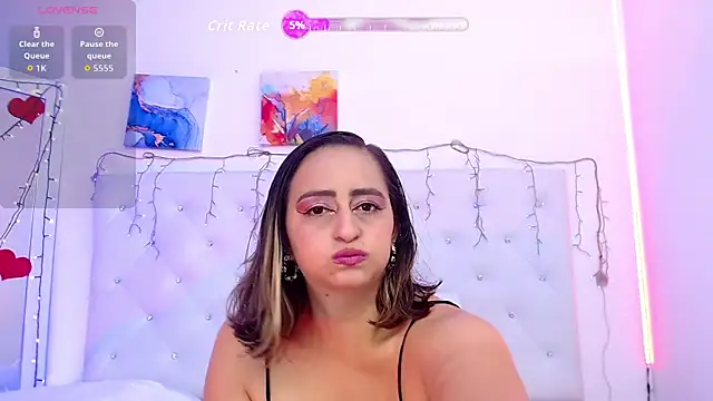 queendesiree  online show from February 26, 2026, 8:08 pm