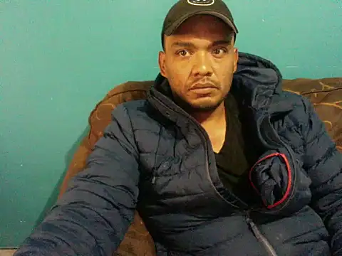 latinomoreno95 online show from February 11, 2026, 5:51 pm