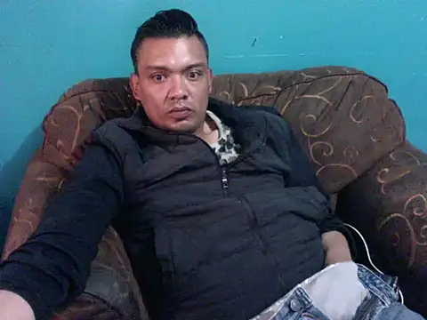 latinomoreno95 online show from March 2, 2026, 11:44 pm