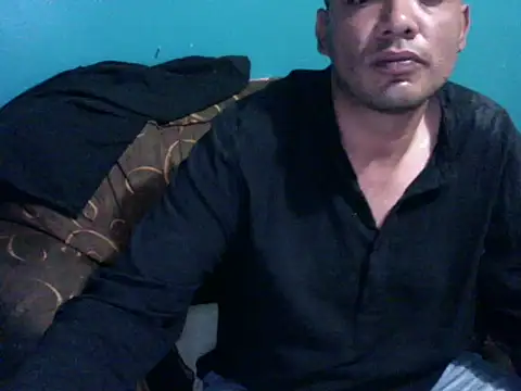 latinomoreno95 online show from May 16, 2026, 12:18 am