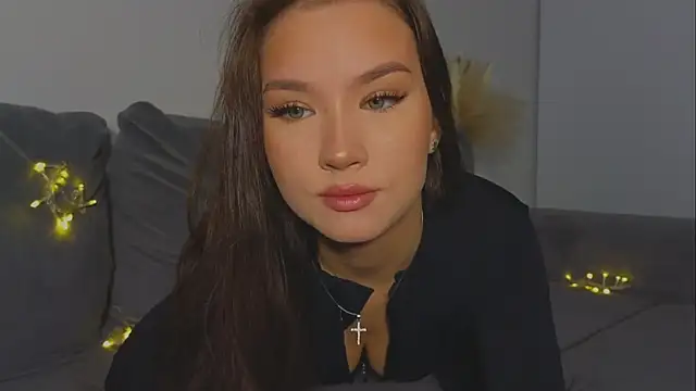 EmiDroll online show from February 21, 2026, 11:44 am