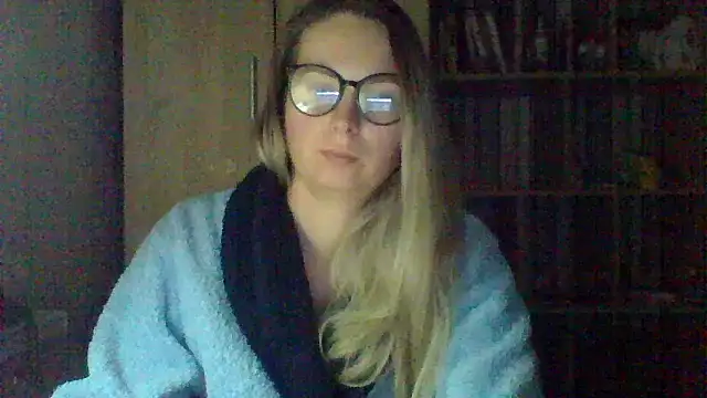 VikiLove765 online show from February 10, 2026, 4:16 am