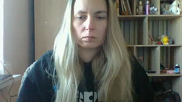 VikiLove765 online show from March 5, 2026, 9:16 am