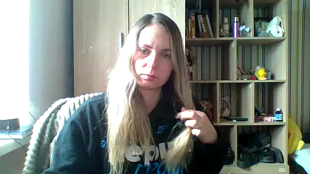 VikiLove765 online show from March 7, 2026, 12:13 pm