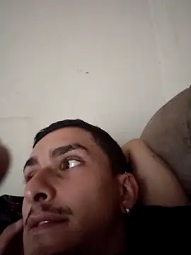 Fefe2805 online show from April 27, 2026, 6:39 pm