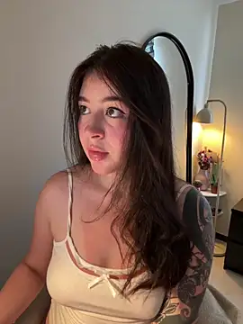 evelynrosess1 online show from April 20, 2026, 9:27 pm