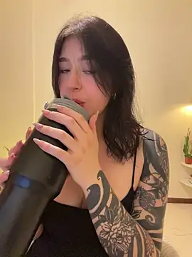 evelynrosess1 online show from July 23, 2026, 12:57 am