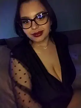 laillaluxe online show from March 9, 2026, 8:46 pm