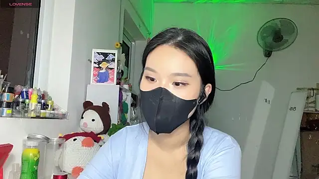 Tieu-May online show from April 23, 2026, 8:44 pm