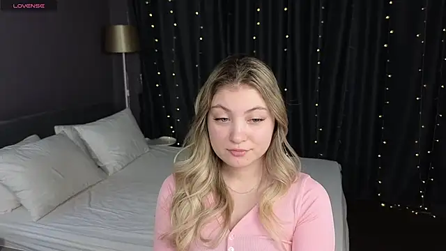 Snapshot of Angel__Grace chatting on February 1, 2026, 5:39 am Angel Grace online show from February 1, 2026, 5:39 am