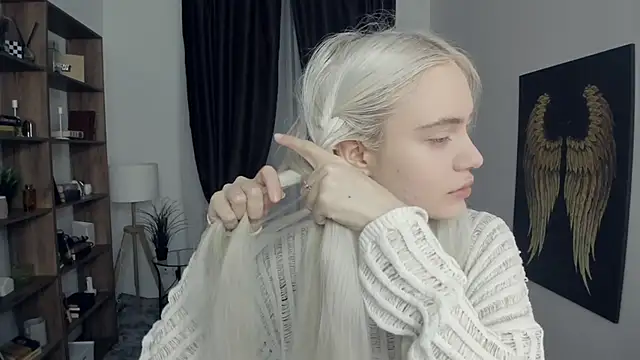 KristalCrowner online show from February 28, 2026, 7:26 pm