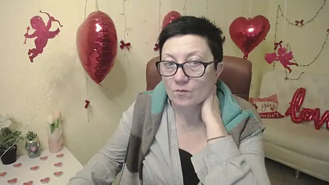 EmilyL0ve online show from February 3, 2026, 2:53 am