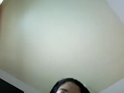 vanessa2711 online show from April 15, 2026, 3:24 am