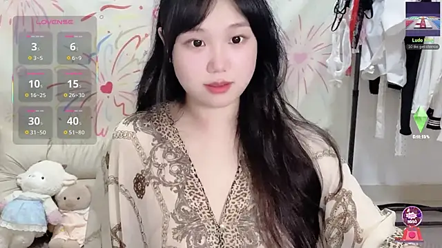 xiaoguai99 online show from June 18, 2026, 12:53 pm