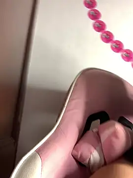 DulcePiink online show from March 3, 2026, 7:53 pm