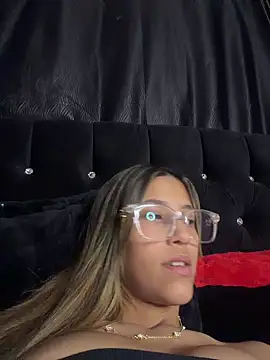 vicky bass  online show from March 17, 2026, 1:43 am