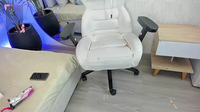 iim Cloe online show from April 10, 2026, 8:46 pm