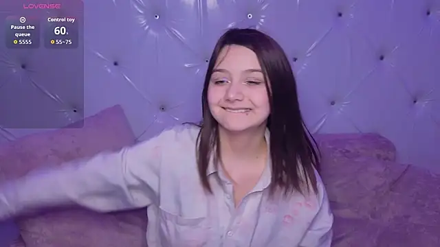 xxxnaughtyfoxyxxx online show from April 26, 2026, 5:10 pm