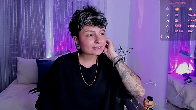 Zury Ramirez online show from April 1, 2026, 10:40 pm