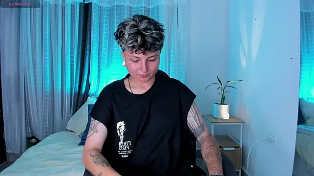 Zury Ramirez online show from April 9, 2026, 12:10 am