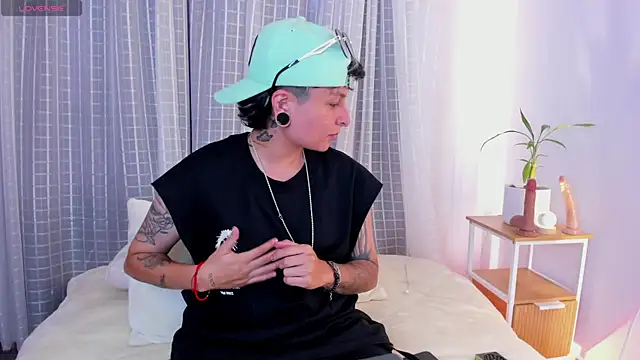 Zury Ramirez online show from April 16, 2026, 10:12 pm